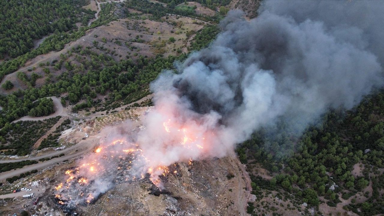 Bilecik'te Çöplükte Yangın Telefere Neden Oluyor