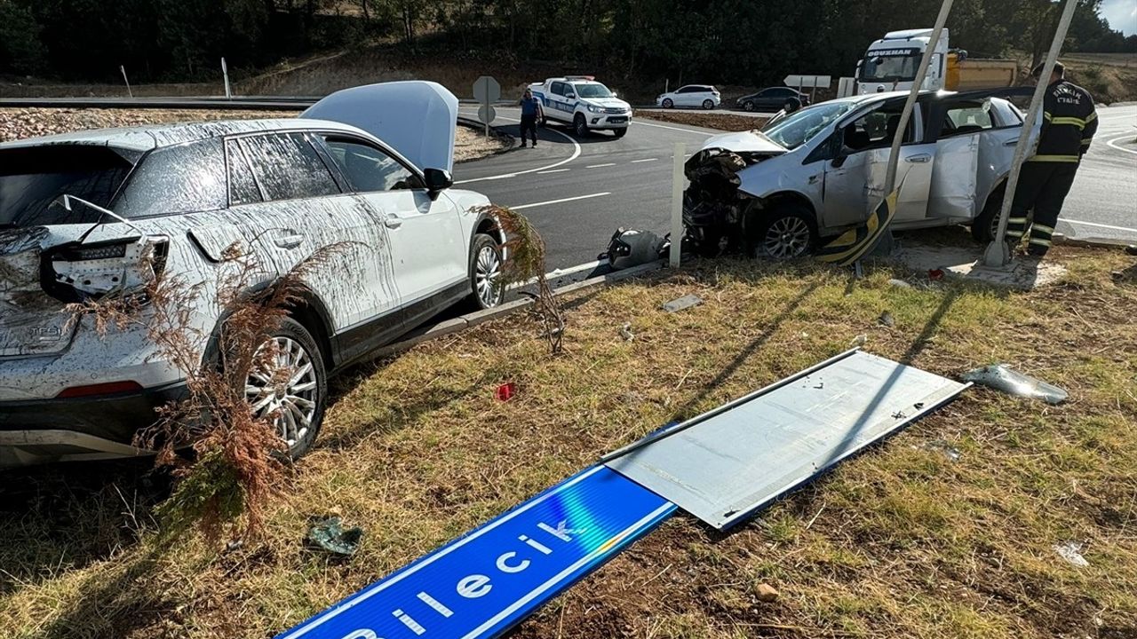 Bilecik'te İki Otomobil Çarpıştı: 5 Yaralı