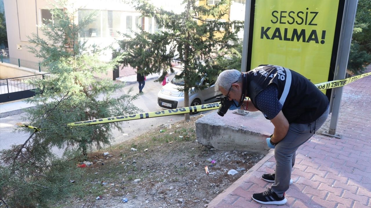 Burdur'da Otobüs Durağında Silahlı Saldırı: Kadın Yaralandı