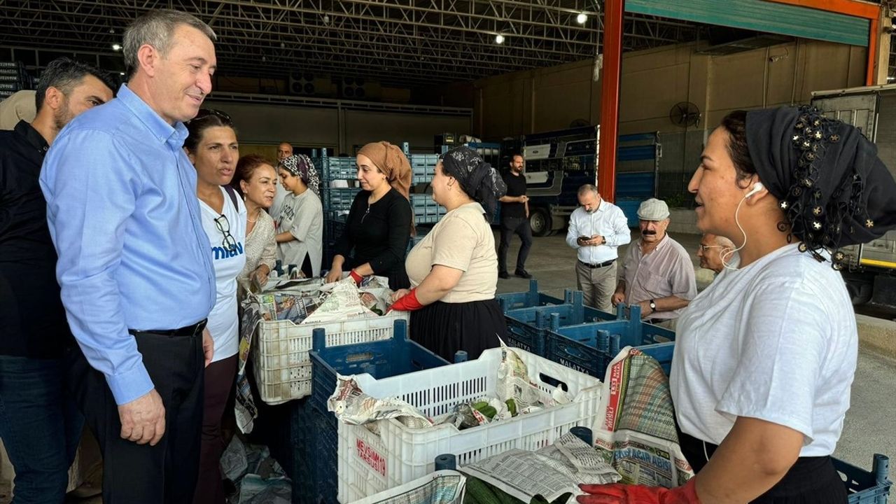 DEM Parti Eş Genel Başkanı Bakırhan Mersin'de Esnaf ve Vatandaşlarla Buluştu