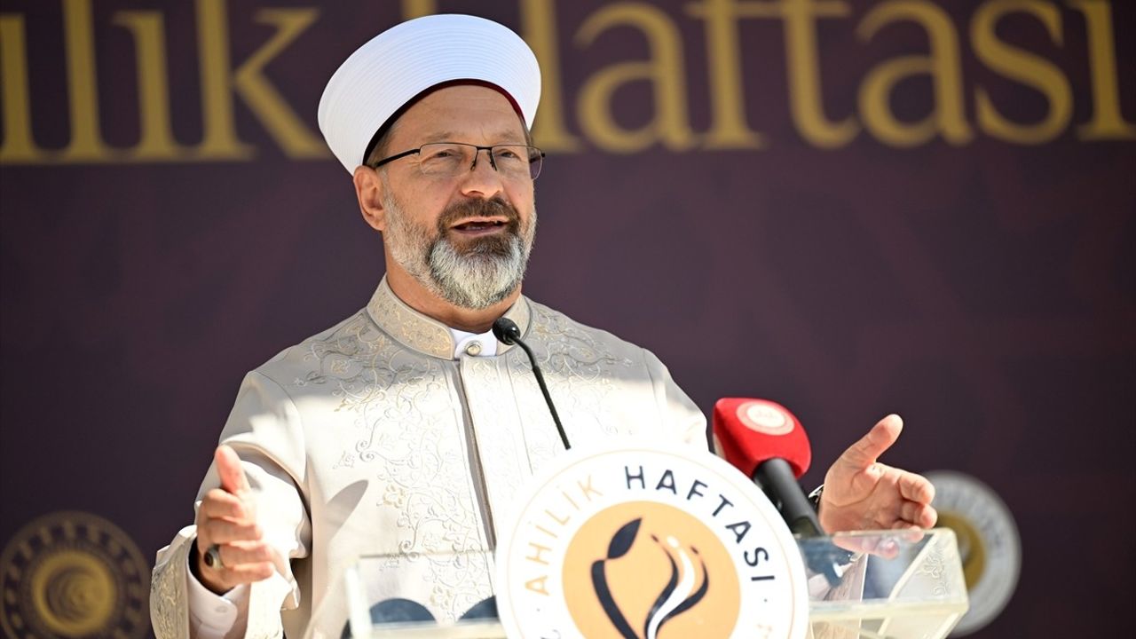 Diyanet İşleri Başkanı Ali Erbaş, Kırşehir'de Ahilik Haftası'nda Şet Kuşanma Töreni'ne Katıldı