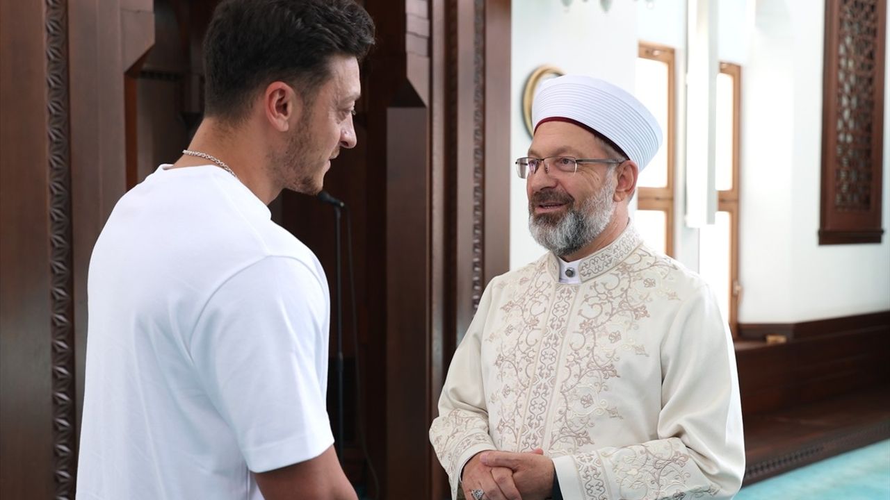 Diyanet İşleri Başkanı Erbaş ve Mesut Özil'in Buluşması