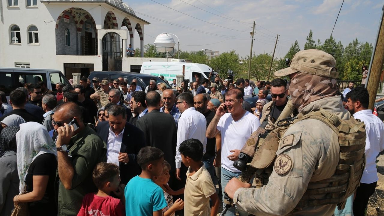 Diyarbakır'da 8 Yaşındaki Narin Güran Toprağa Verildi