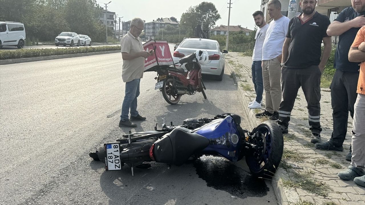 Düzce'de Motosiklet Kazası: Sürücüler Ağır Yaralı