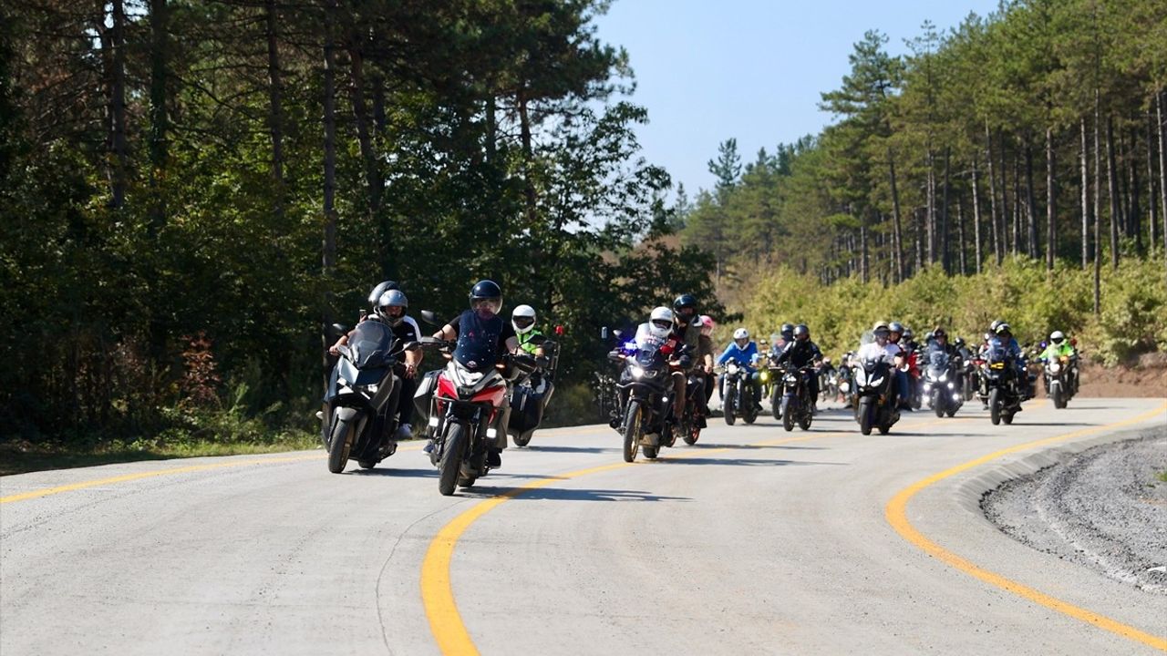 Düzce'de Motosiklet Tutkunlarından Güvenli Sürüş Etkinliği