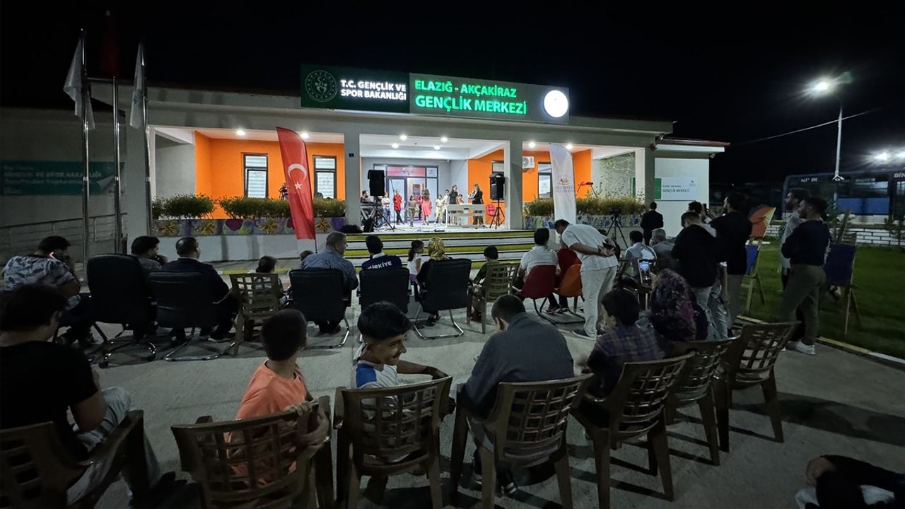 Elazığ'da Genç Yetenekler Sanatlarını Sergiledi