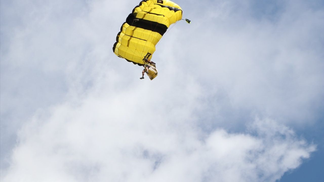 Erzurum'da Ekstrem Spor Rüzgarı: Wingsuit Uçuşları ve Akrobasi Gösterisi