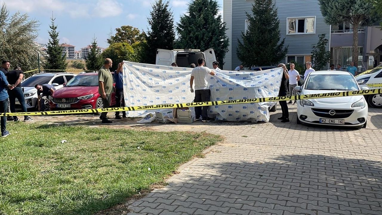 Eskişehir'de Park Halindeki Araçta Bir Kadın Ölü Bulundu