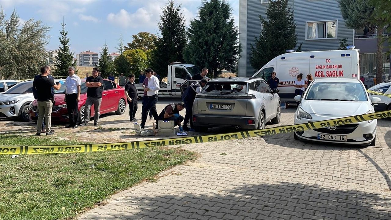 Eskişehir'de Park Halindeki Araçta Bir Kadın Ölü Bulundu