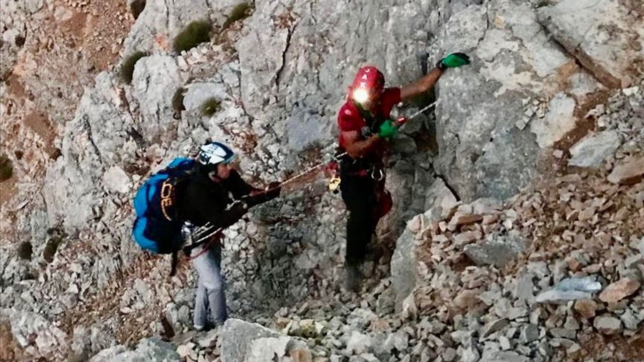 Fethiye'de Yamaç Paraşütü Kazasında Pilot Kurtarıldı