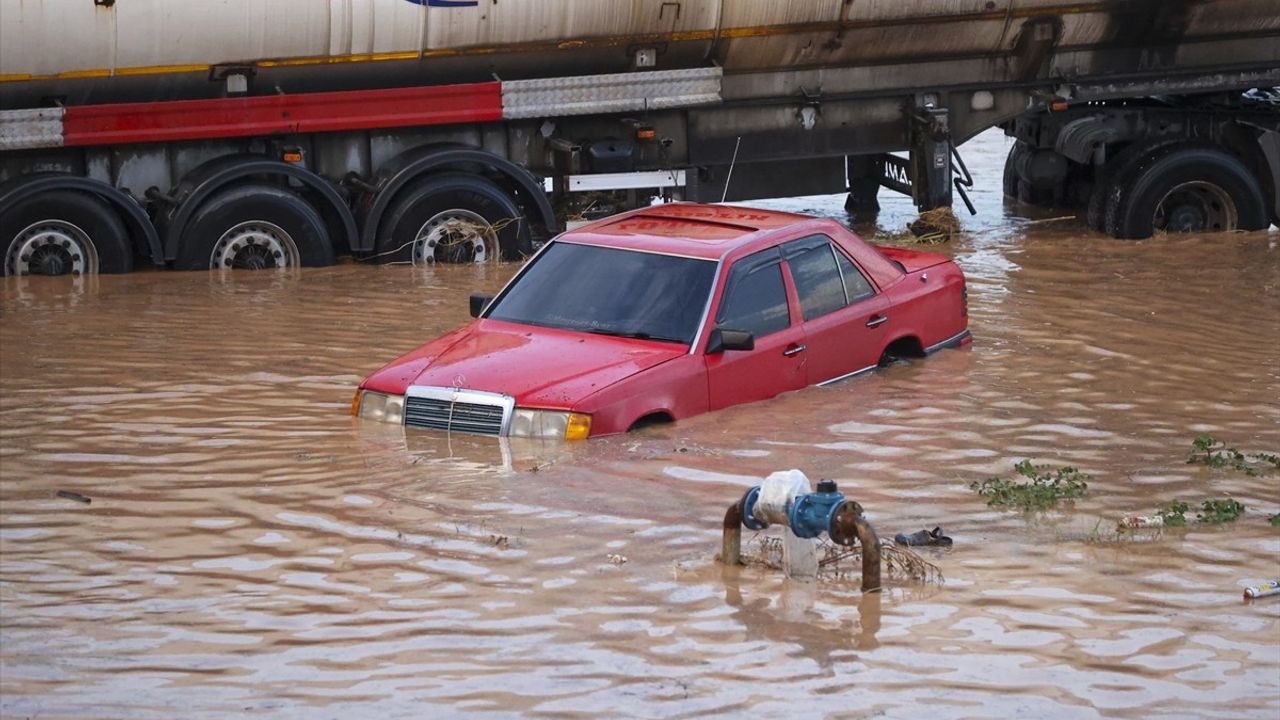 Gaziantep'te Şiddetli Yağış Hayatı Olumsuz Etkiledi