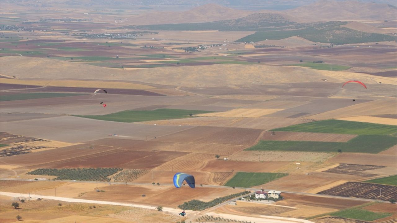 Gaziantep Yamaç Paraşütü Festivali Coşkuyla Devam Ediyor