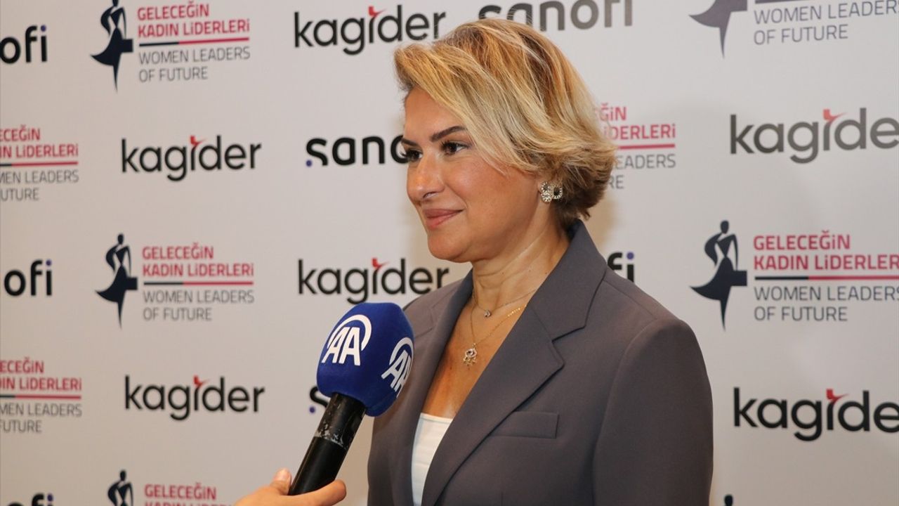 Geleceğin Kadın Liderleri Eğitim Programı İstanbul'da Yeni Dönemle Başladı