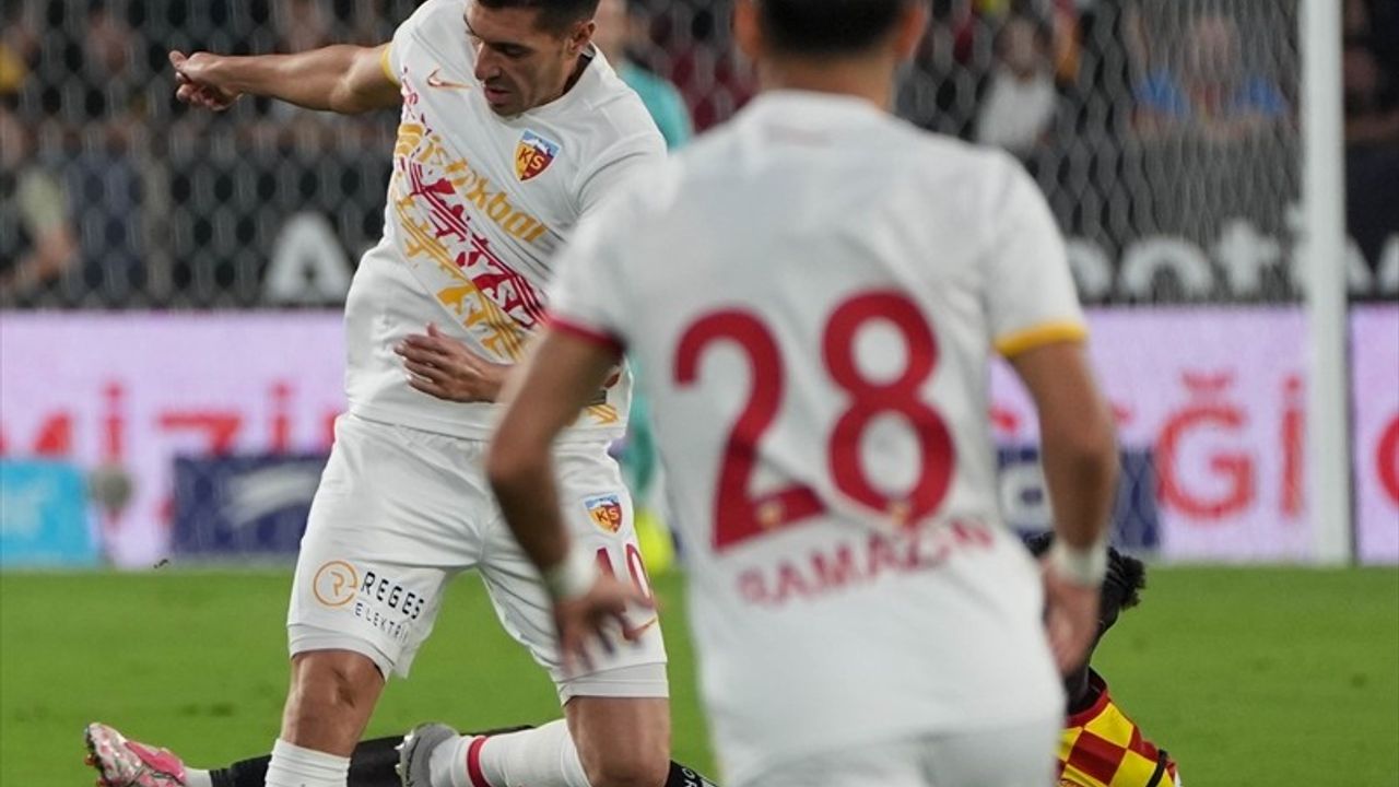 Göztepe, Bellona Kayserispor'u İlk Yarıda 2-0 Geçti