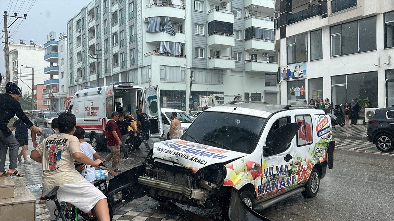 Hatay'da 15 Yaşındaki Çocuğun Kullandığı Araç Kaza Yaptı