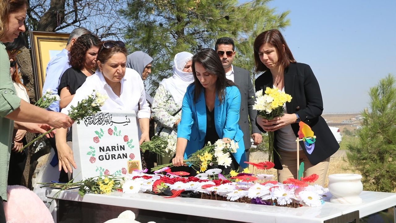 Hatimoğulları'ndan Narin'in Kabrine Ziyaret