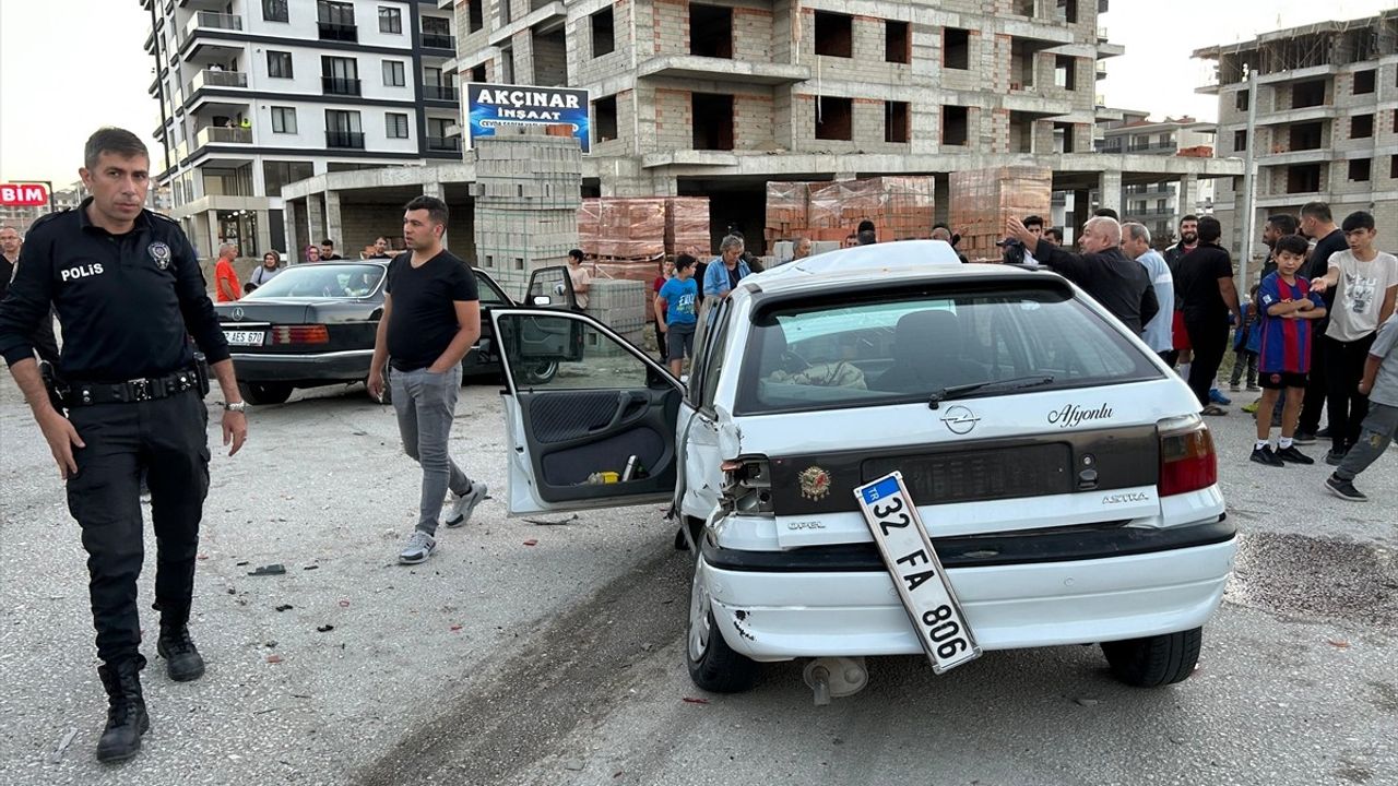 Isparta'da Trafik Kazası: 5 Yaralı