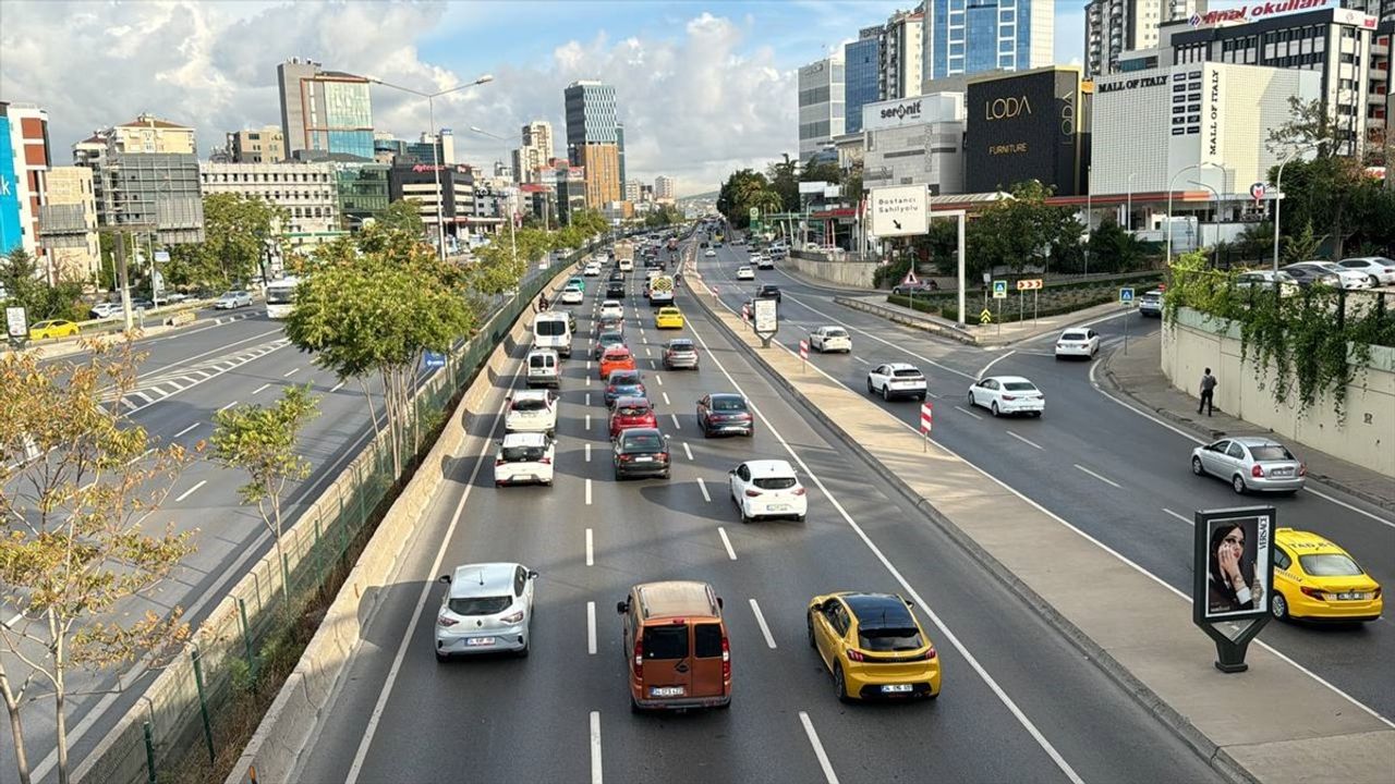 İstanbul'da Cuma Trafiği: Yoğunluklar Artıyor