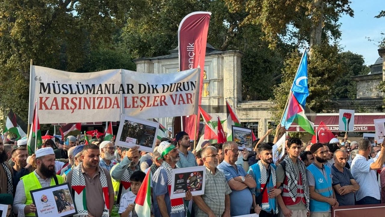 İstanbul'da Gazze'ye Destek İçin Boykot Mitingi