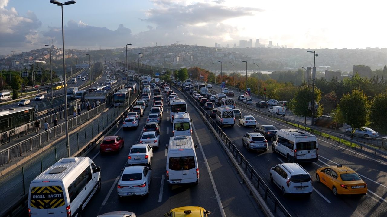 İstanbul'da Yeni Eğitim Yılında Trafik Yoğunluğu