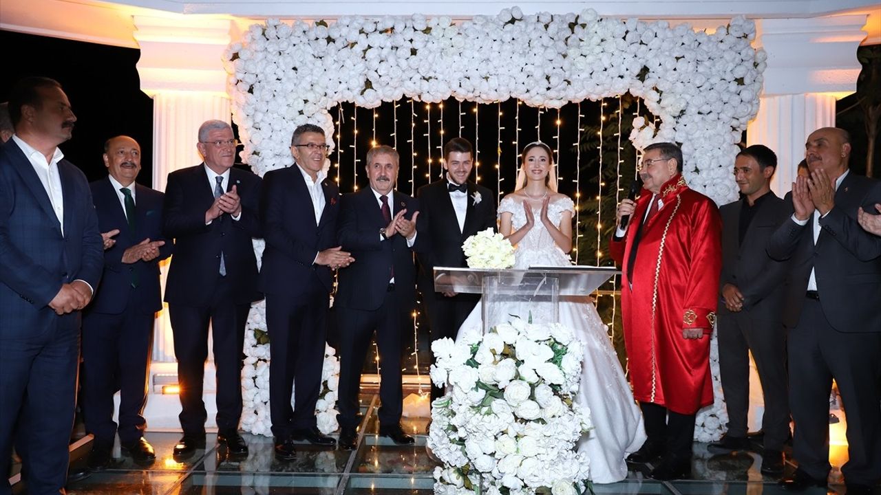 İYİ Parti Genel Başkanı Dervişoğlu, nikah şahidi oldu