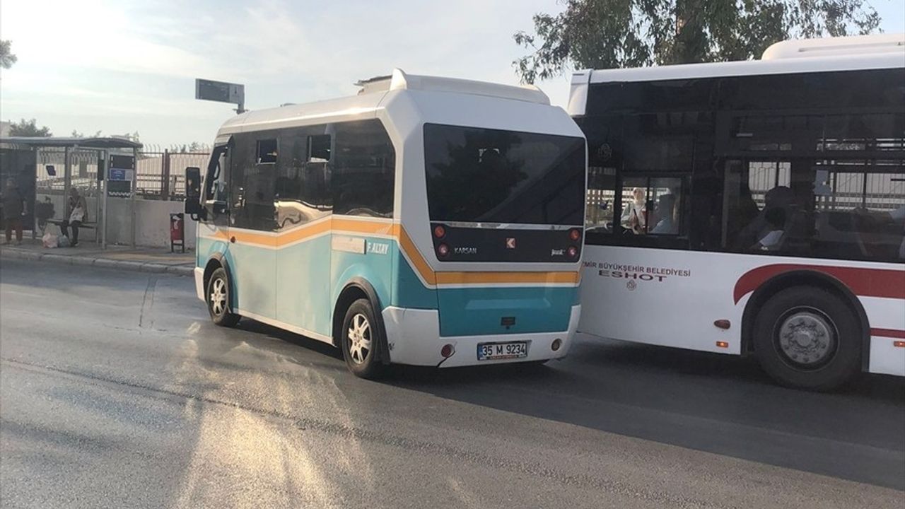 İzmir'de Kadın Şoföre Saldırı: Minibüs Sürücüsü Tutuklandı