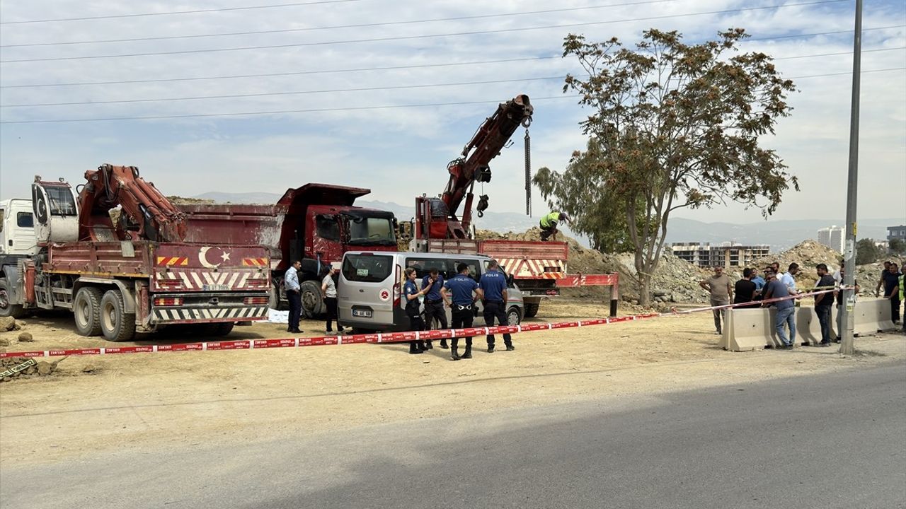 İzmir'de Kamyon Tamirinde Trajik Kaza: Bir Tamirci Hayatını Kaybetti