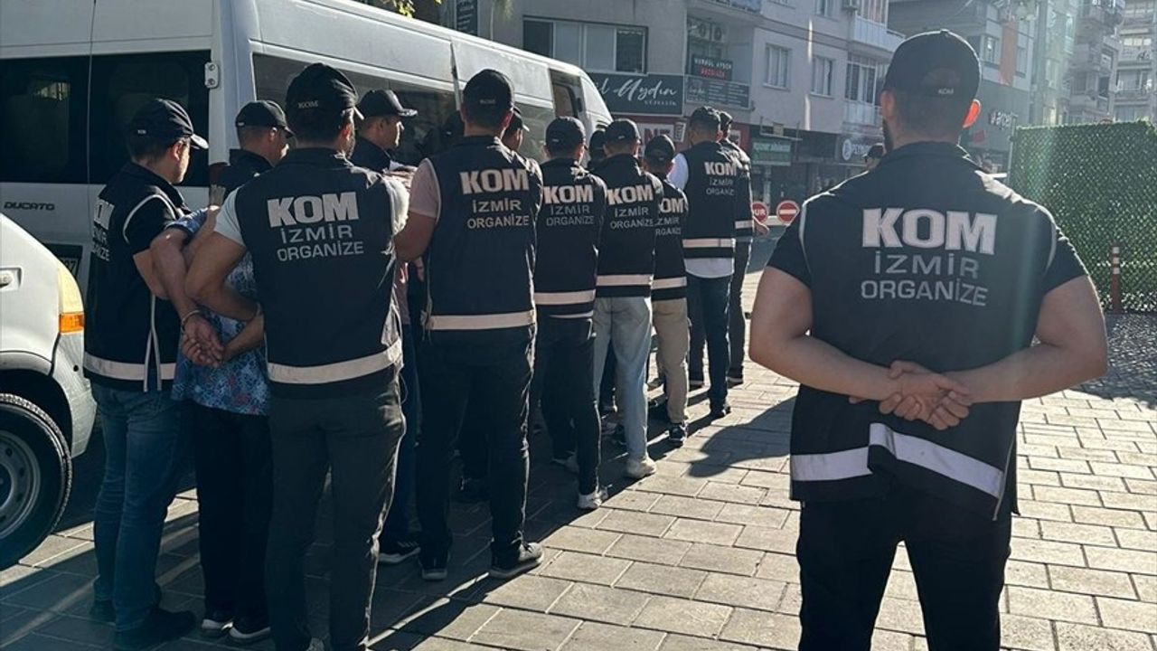 İzmir'de Silah Kaçakçılığı Operasyonu: 7 Tutuklama