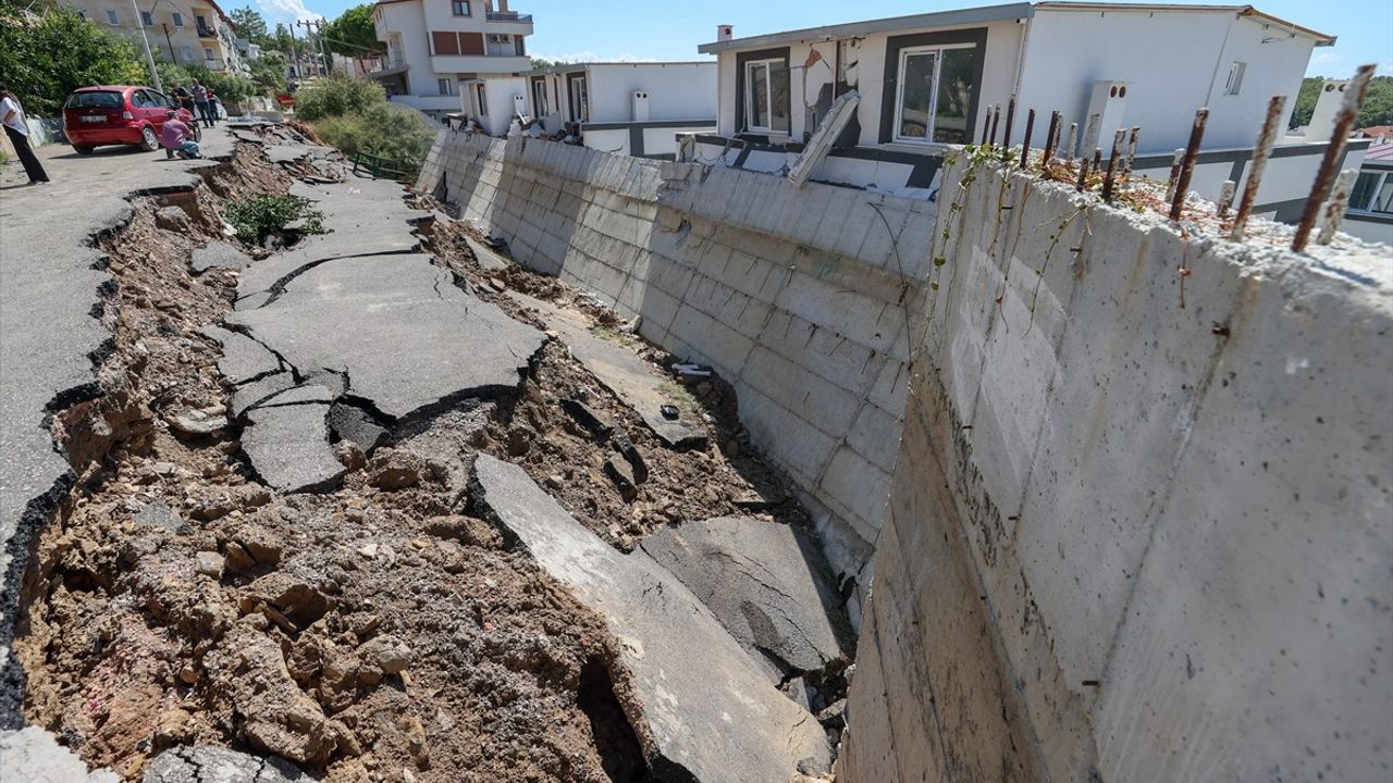 İzmir'deki Sağanak Yağışın Sonuçları ve Vali Elban'ın Açıklamaları