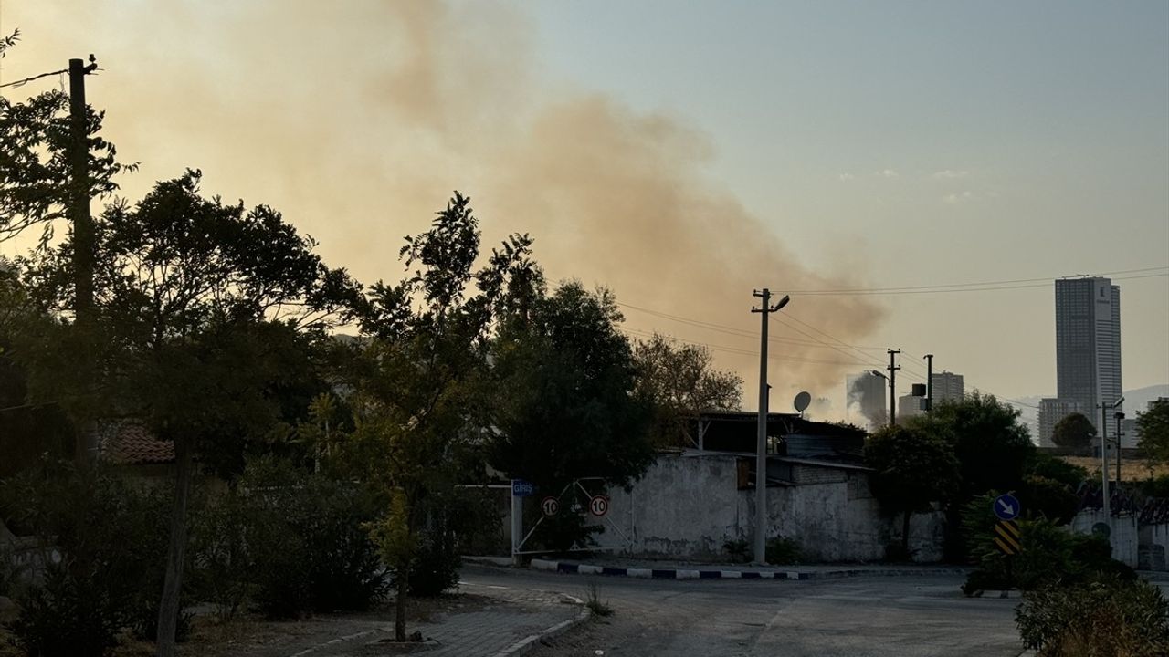 İzmir'deki Su Depolama Sahasında Yangın Kontrol Altına Alındı