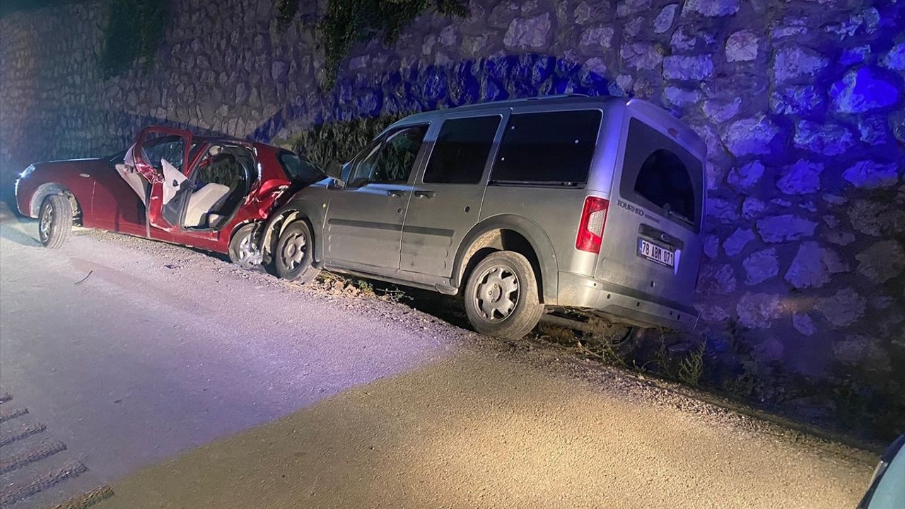 Karabük'te Trafik Kazası: 4 Yaralı