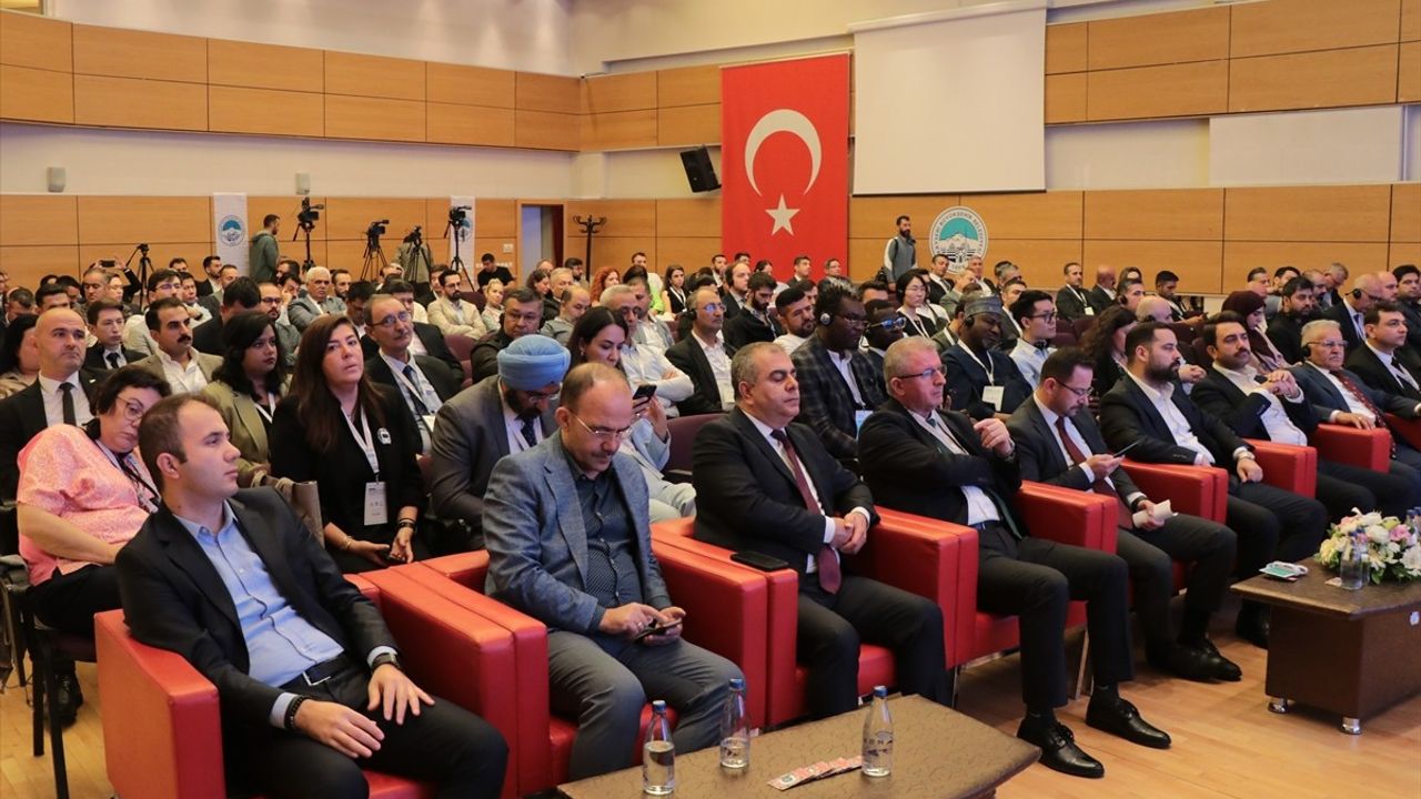 Kayseri'de Temiz Enerjili Araçlar Konferansı