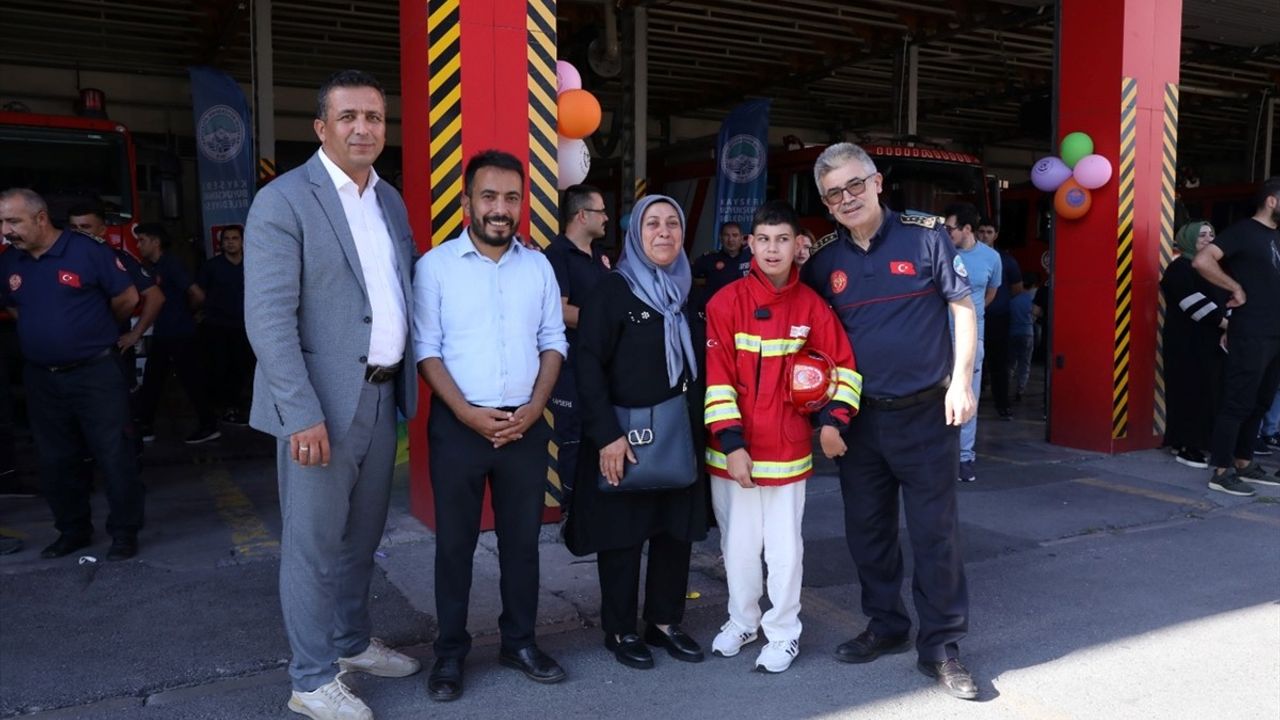 Kayseri İtfaiyesi'nin Özel Bireyine Doğum Günü Sürprizi