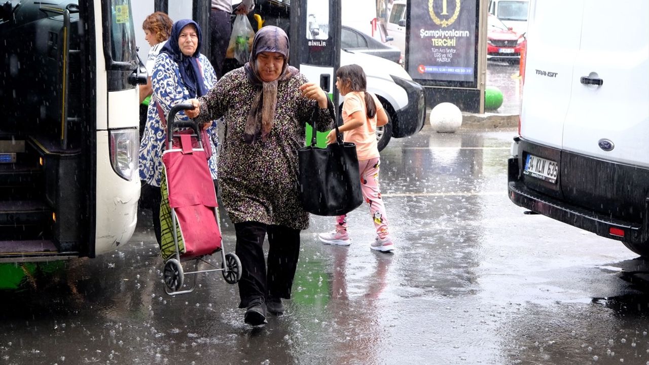 Kırklareli ve Tekirdağ’da Sağanak Yağış Hayatı Olumsuz Etkiliyor