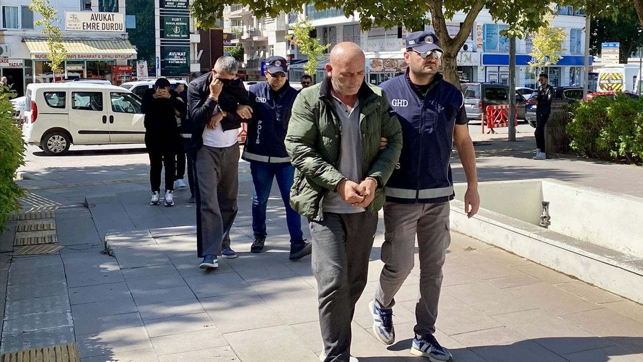 Kırşehir'de Düzensiz Göçmen Operasyonu: 15 Kaçak Yakalandı