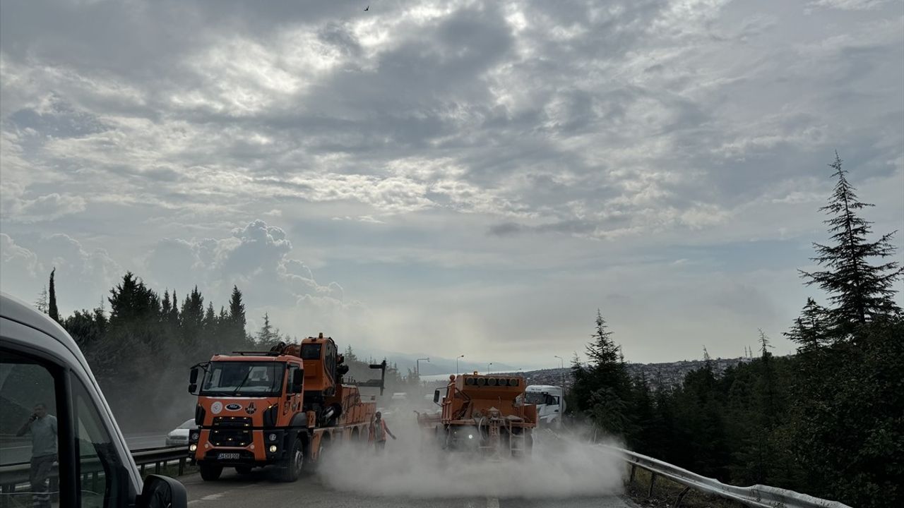 Kocaeli'de Anadolu Otoyolu'ndaki Zincirleme Kaza Sonrası Yol Yeniden Açıldı