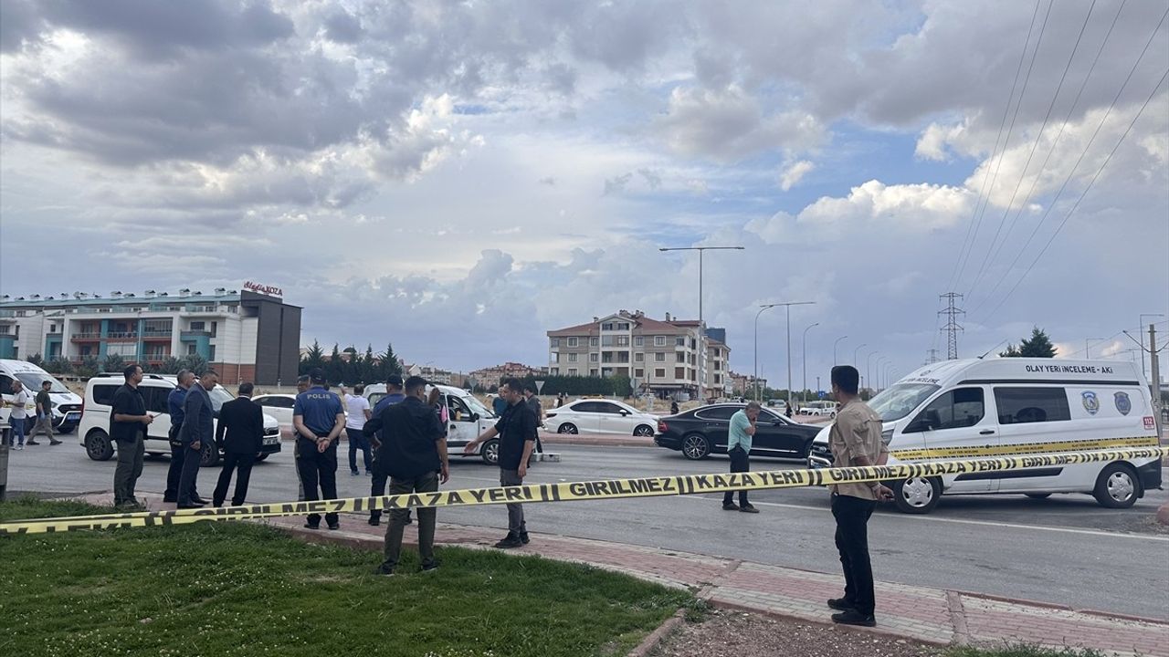 Konya'da Çalıntı Otomobil Saldırısı: İki Polis Yaralandı