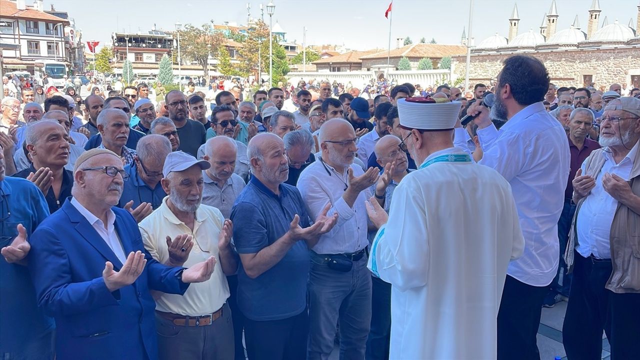 Konya'da Gıyabi Cenaze Namazı: Ayşenur Ezgi Eygi İçin Toplanıldı