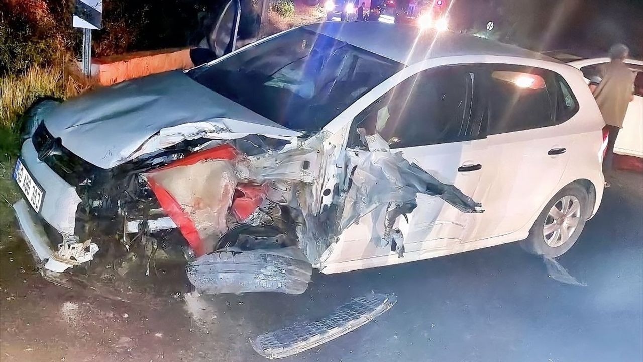 Kütahya'da Trafik Kazası: 1 Ölü, 1 Yaralı