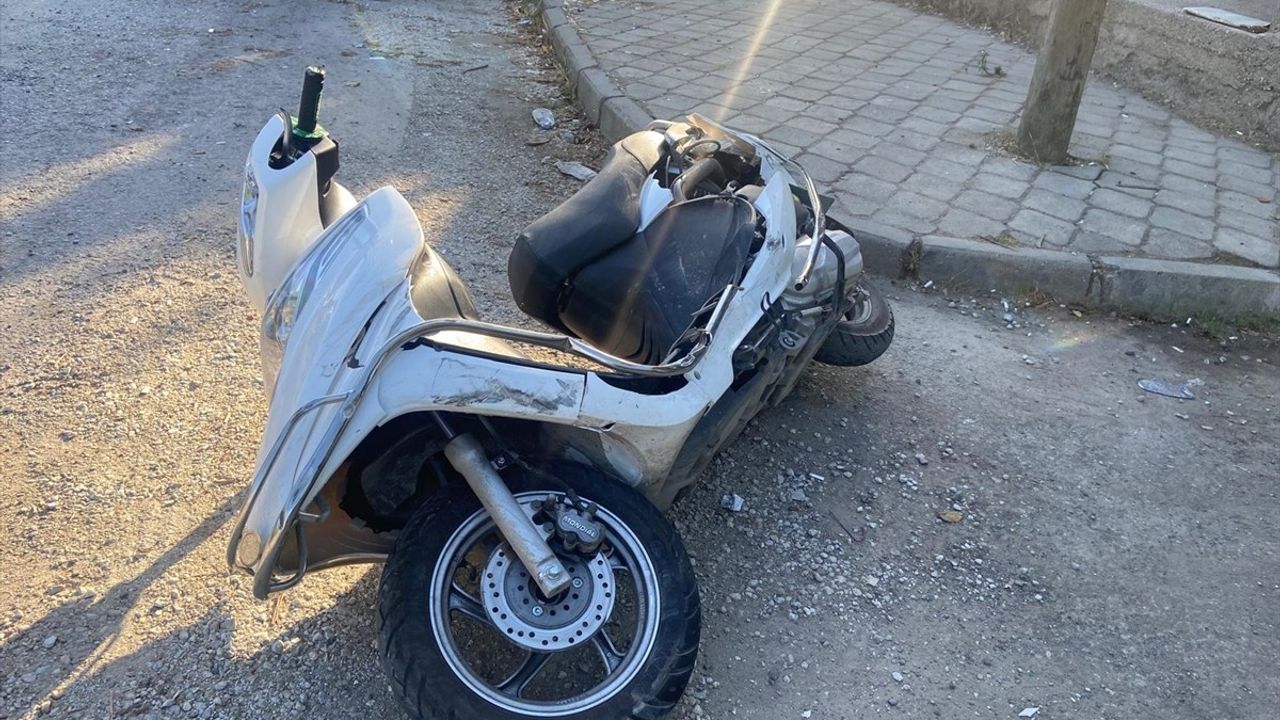 Manisa'da Motosiklet Kazası: 14 Yaşındaki Sürücü Hayatını Kaybetti