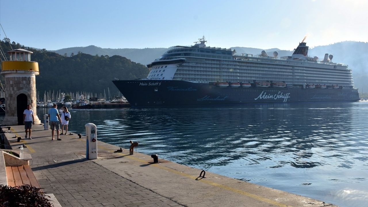 Mein Schiff 5 Kruvaziyeri Marmaris'te