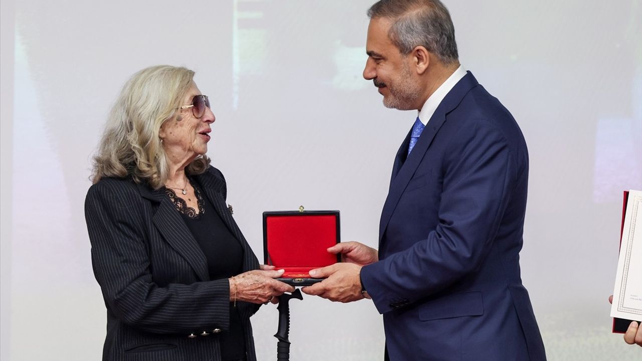 Merhum Büyükelçi Şükrü Tufan'a Üstün Hizmet Ödülü Verildi