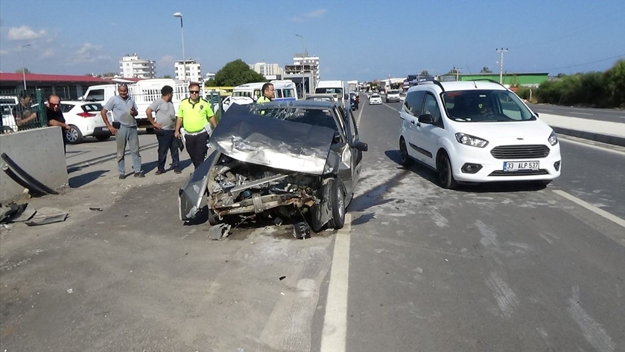 Mersin'de Trafik Kazası: 2 Yaralı