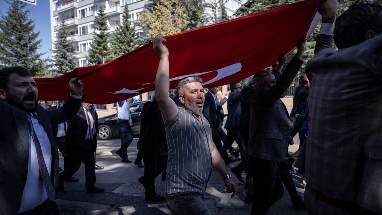 Milli Yol Partisi, İsrail Saldırılarını Protesto Etti