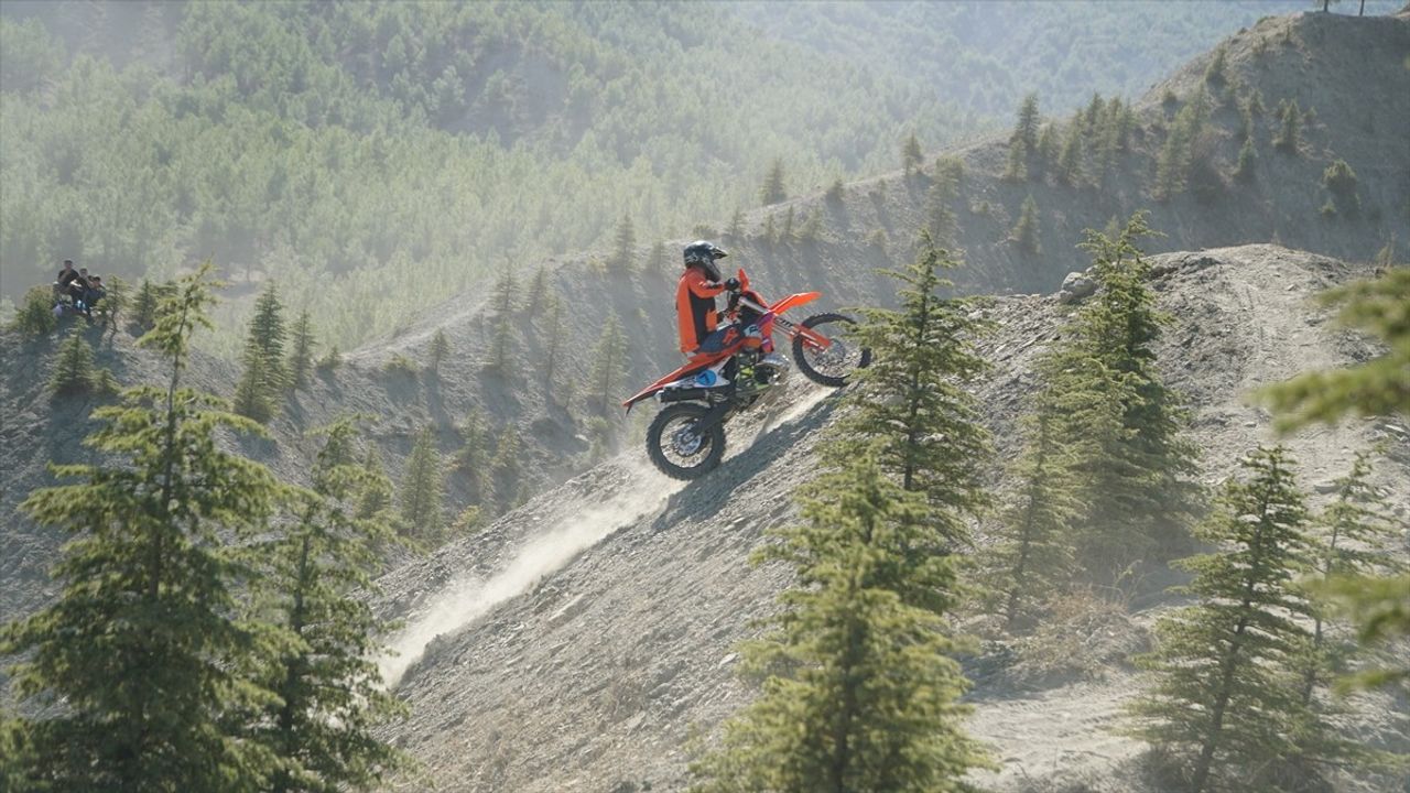 Osmancık'ta Heyecan Dolu Enduro Motosiklet Yarışları