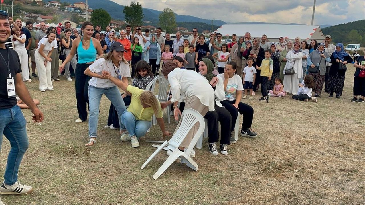 Pamukova'da Renkli Bir Çilek Festivali Gerçekleşti