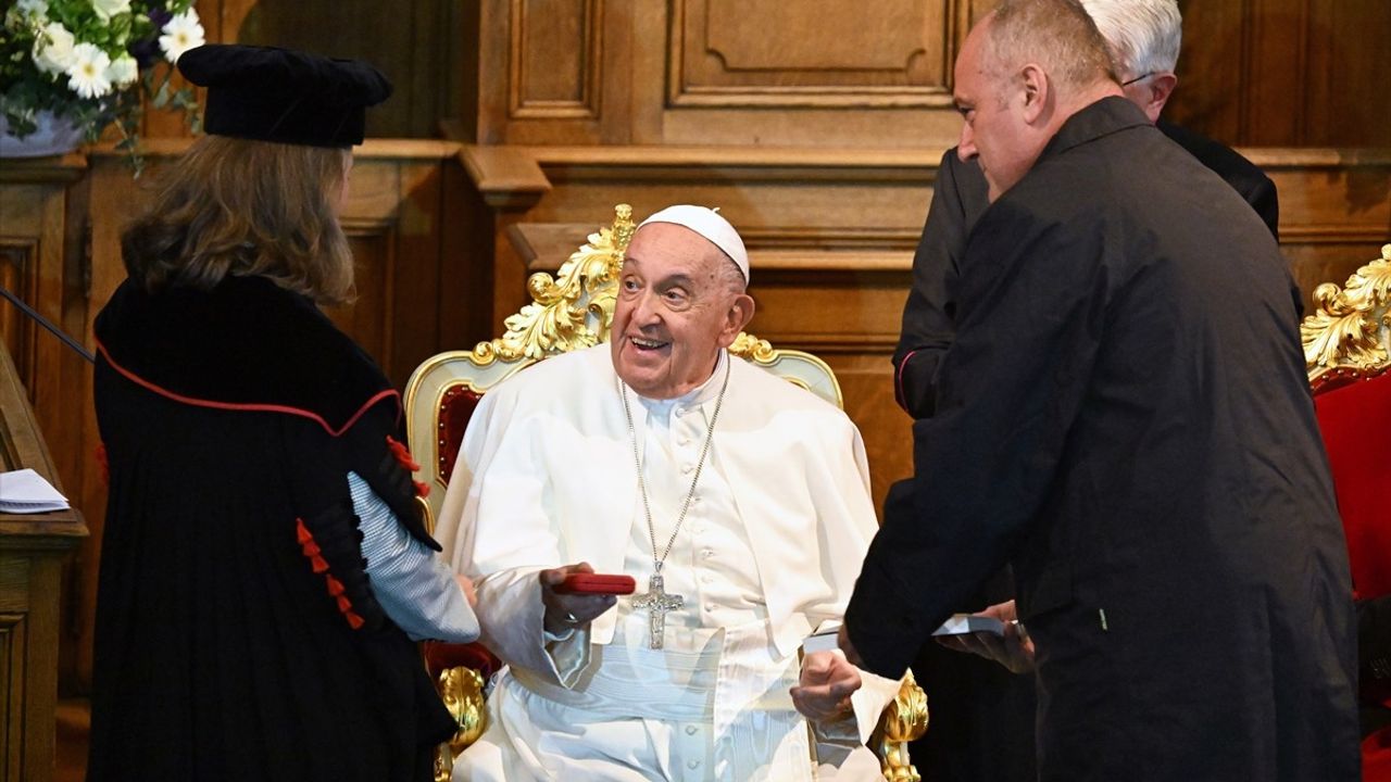 Papa Franciscus, Belçika'da Skandallara Dikkat Çekti