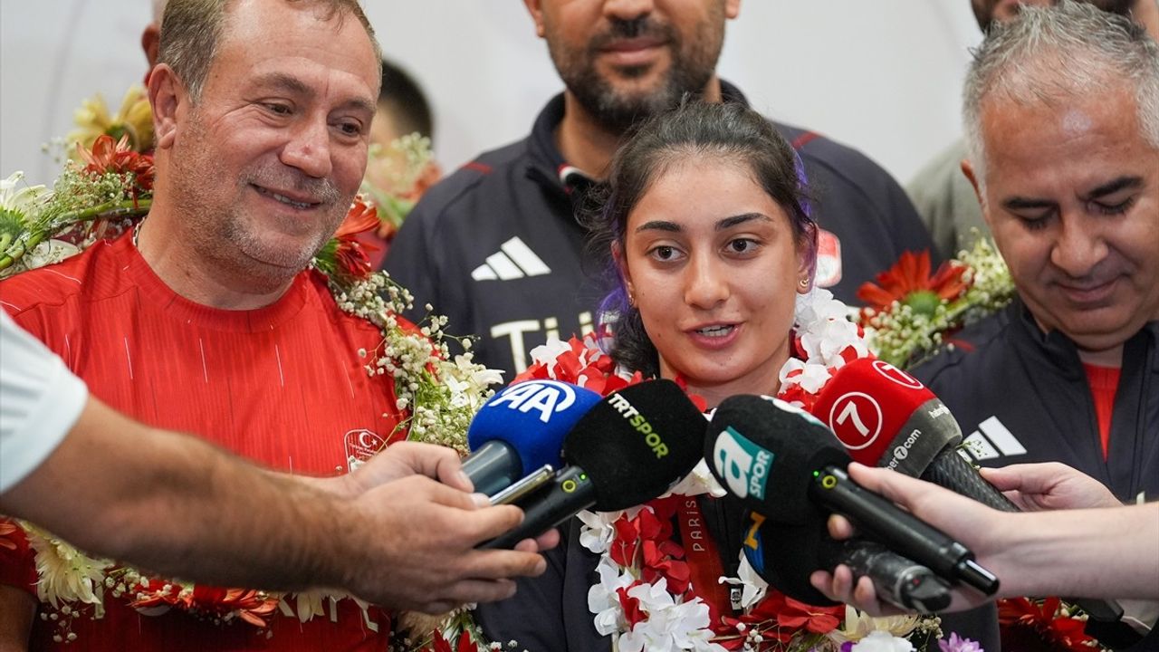 Paris 2024 Paralimpik Oyunları'nda Özel Sporcuların Gururlu Dönüşü