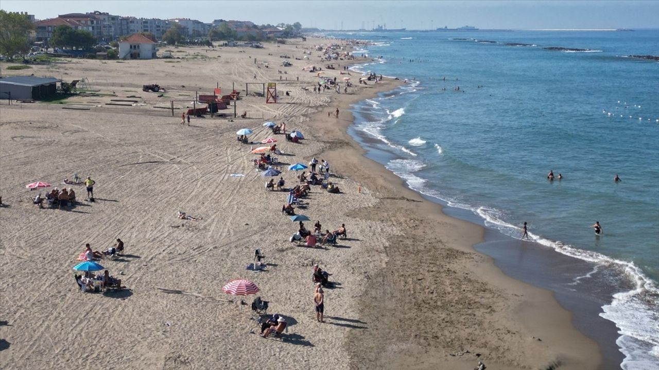 Sakarya'da Sıcak Havada Sahil Keyfi