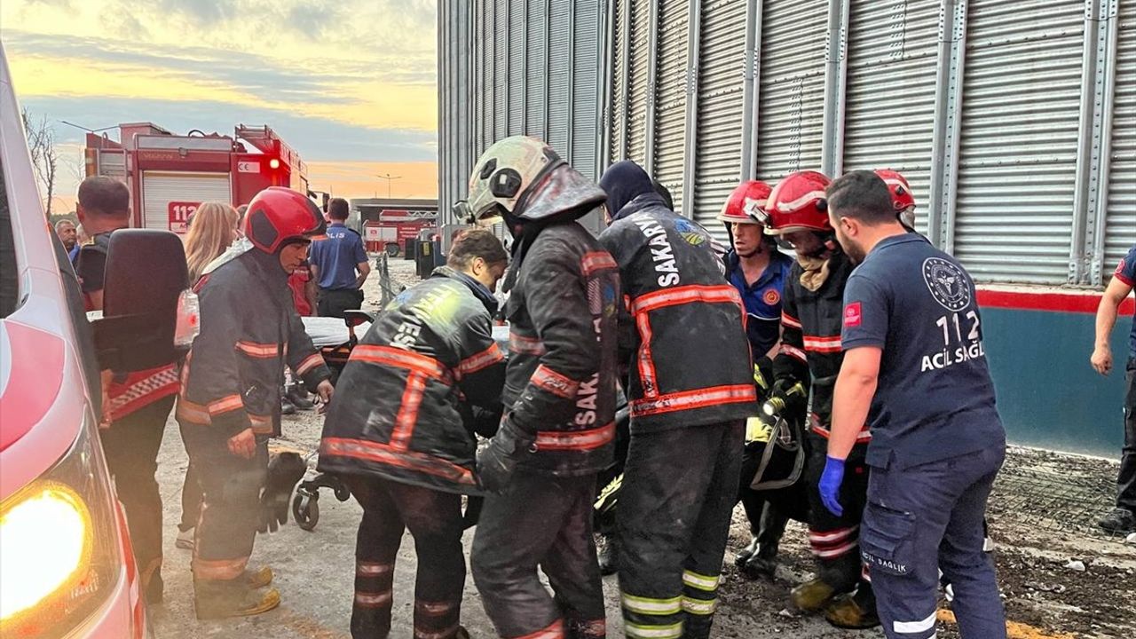 Sakarya'daki Makarna Fabrikasında Patlama: Bir Cansız Bedene Ulaşıldı